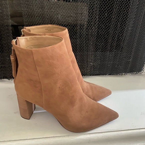 🤎🔥Banana Republic Brown Suede Booties 🤎🔥 - Picture 3 of 5
